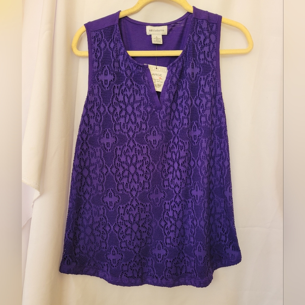 NWT LIZ Claiborne V-neck  Lace Front Tank. Purple. Size Large